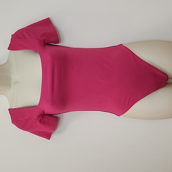 Aritzia Babaton Contour Romamtic Magenta Short Sleeve Square Neck Bodysuit Sz S - Picture 8 of 16